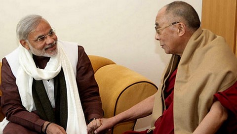 Dalaï lama et Narendra Modi